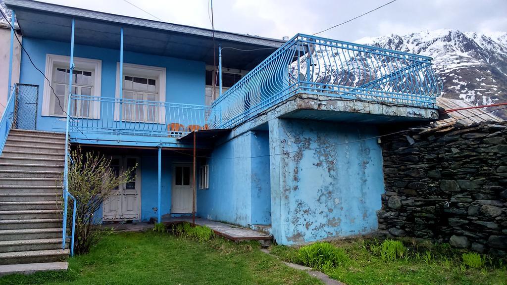 Blue Guesthouse Stepantsminda Exterior foto