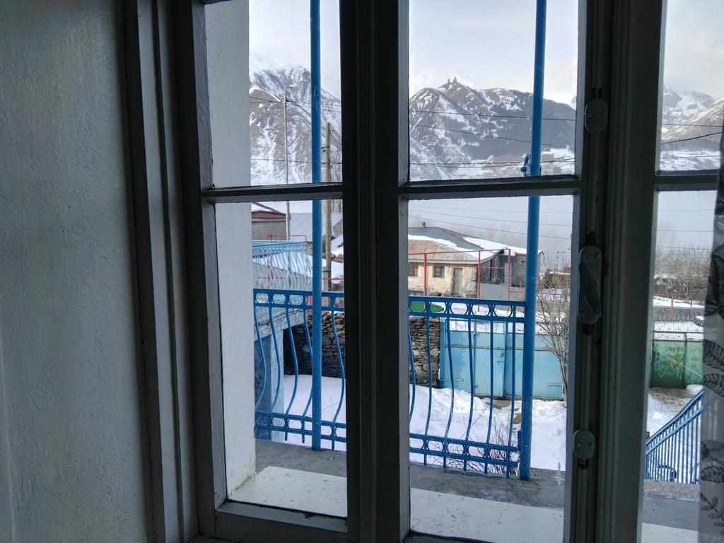 Blue Guesthouse Stepantsminda Exterior foto